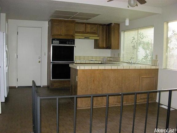 3rd image of 6850 Steamboat Way