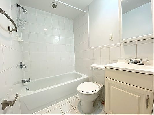 4th image of 308 E 78th St APT 32
