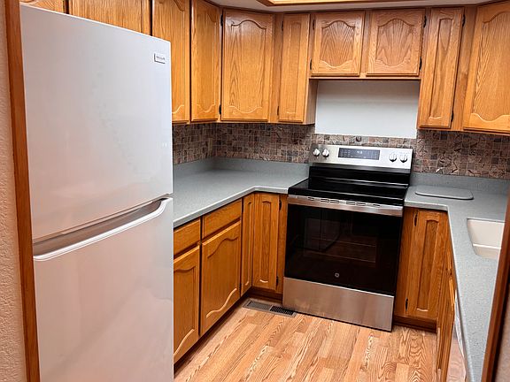 4th image of 2831 N Walnut Hills Dr