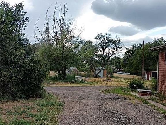 2nd image of 615 S Pueblo Blvd