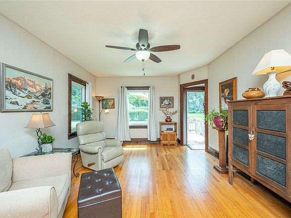 2nd image of 225 NW 4th St