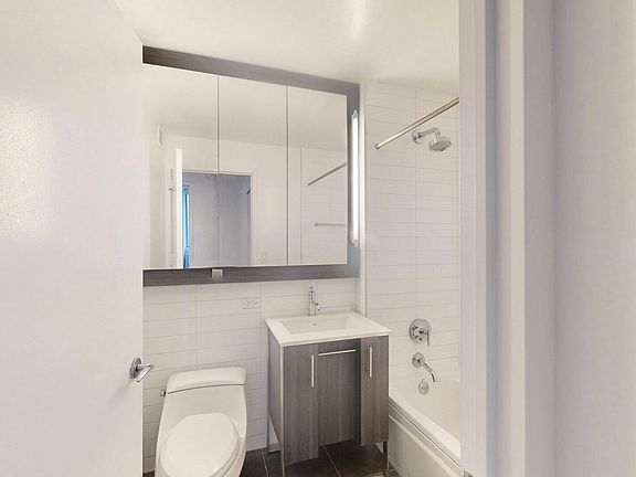 5th image of 801 Amsterdam Ave APT 6G
