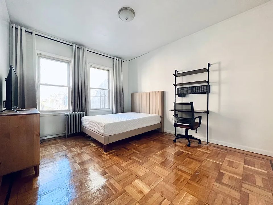 2nd image of 25-15 35th Ave Room 288-2