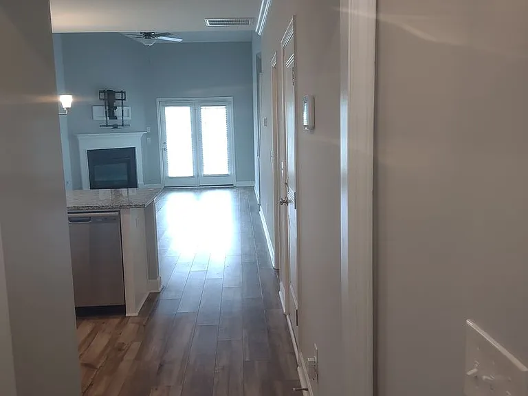 1031 Ashcroft Cir — Photo 15