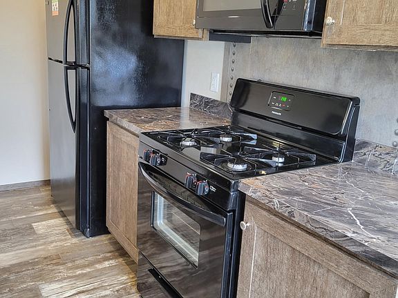3rd image of 228 Golfview Ct #11