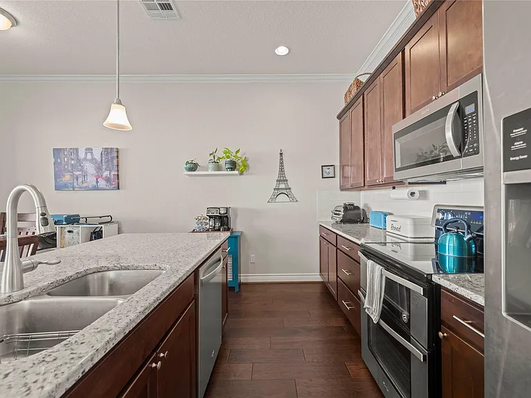 1201 Highknoll Ln — Photo 18