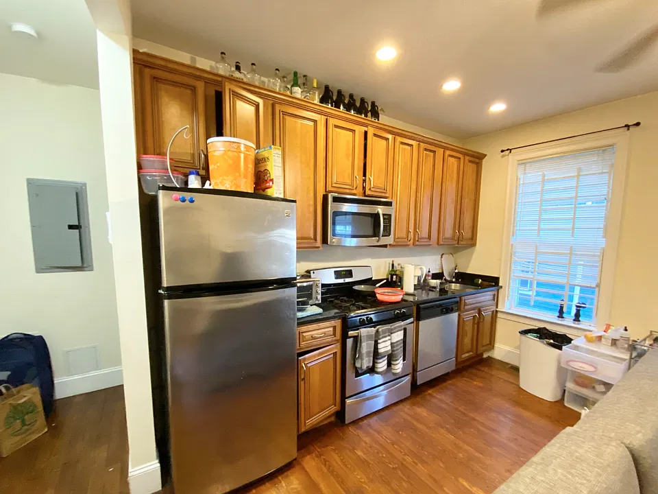 176 Hillside St #3
