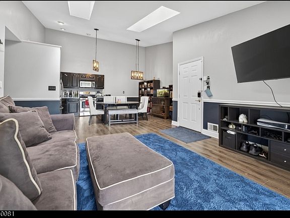 5th image of 3910 Graham Ct