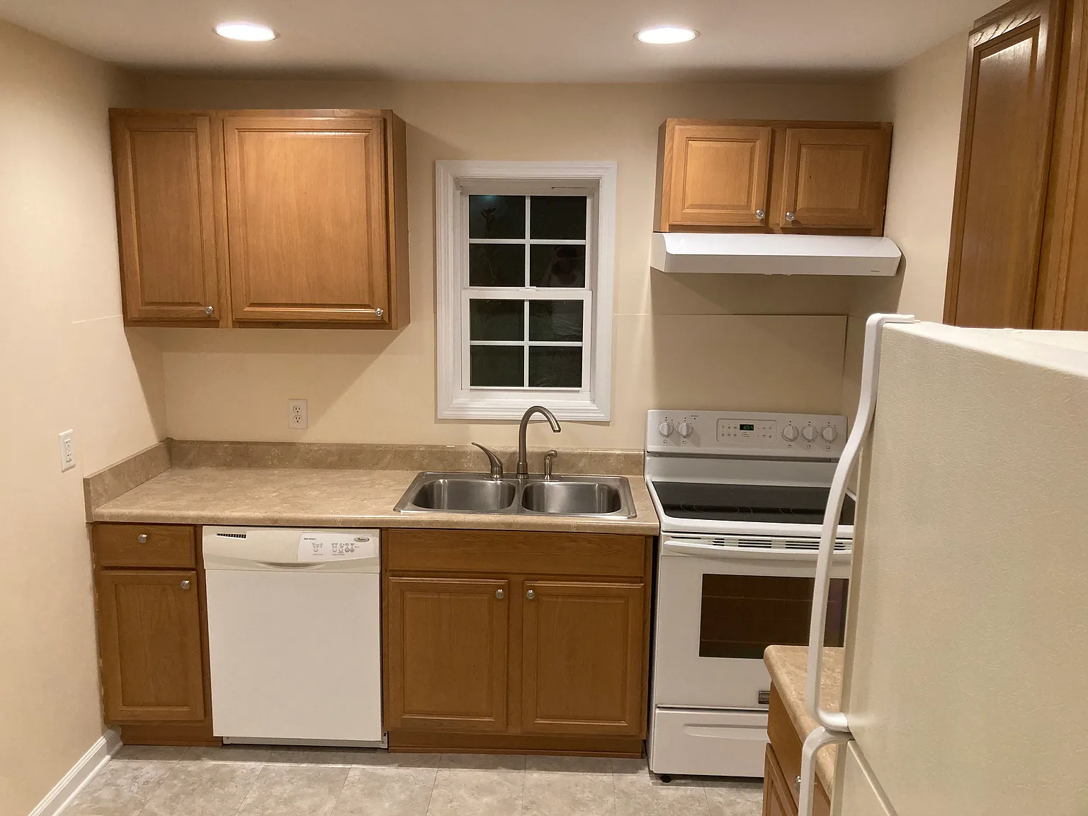 2 bed, 1050 sqft, $1,325 — Photo 2