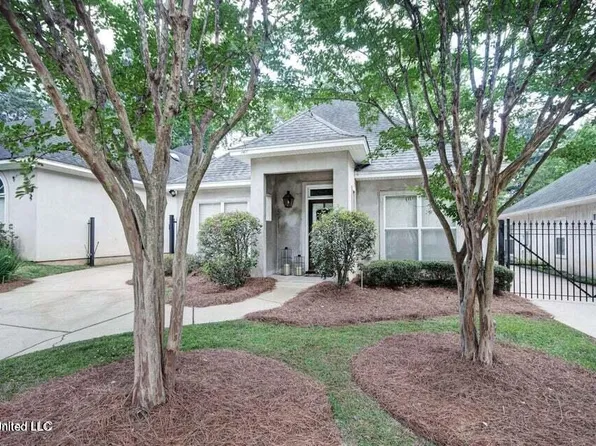 1021 Whitsett Walk, Jackson, MS 39206