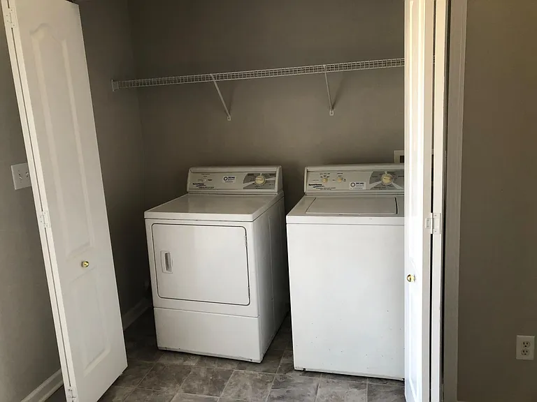 5611 Seths Dr — Photo 6