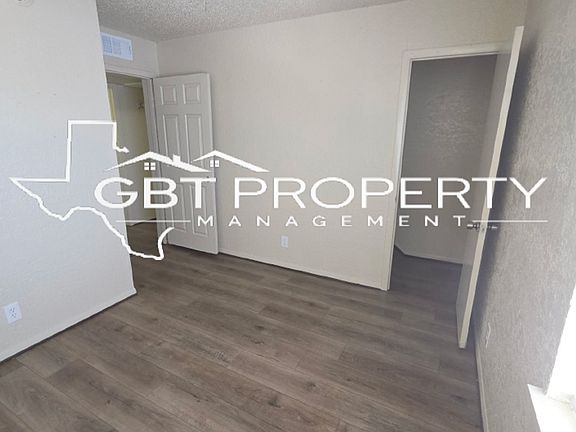 4th image of 208 N Church St #504