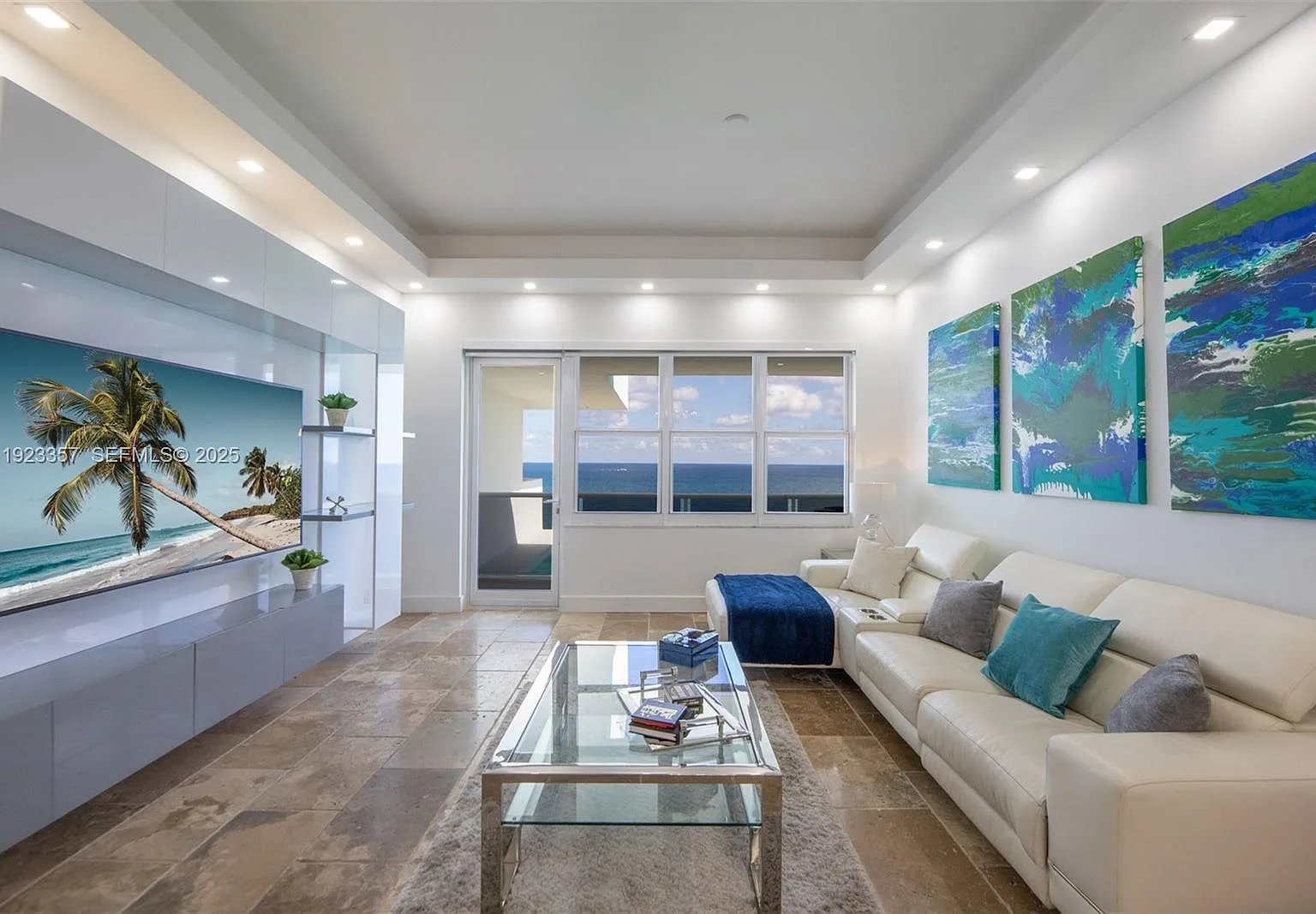 Sea Air Towers Condo — Photo 2