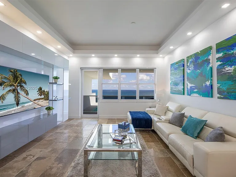 3725 Ocean Dr #Penthouse 02 — Photo 2