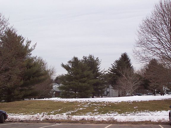 4th image of 903 Twin Circle Dr
