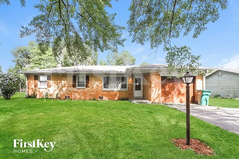 3 bed, 1.5 bath, 1344 sqft, $1,900 — Photo 1