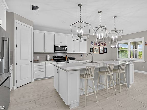 3rd image of 17624 Kinzie Ln