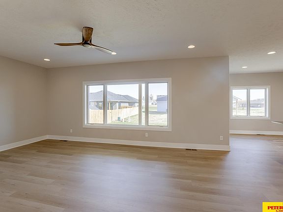 4th image of 2740 Lauren Ln