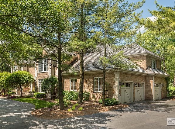 3rd image of 702 Fox Glen Dr