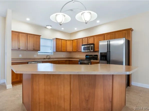 68 Westminster Pl, Sunrise Beach, MO 65079
