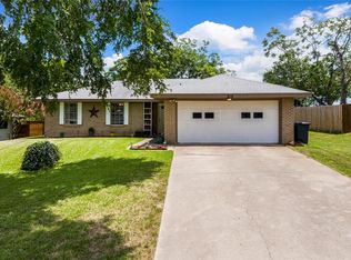218 Evelyn St, Desoto, TX 75115