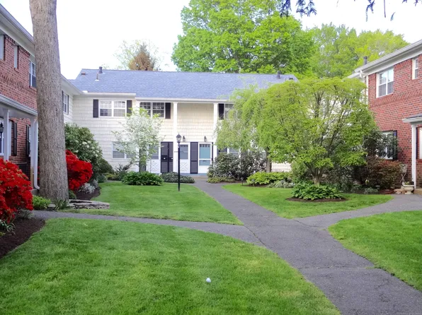 245 Unquowa Road APT 33, Fairfield, CT 06824