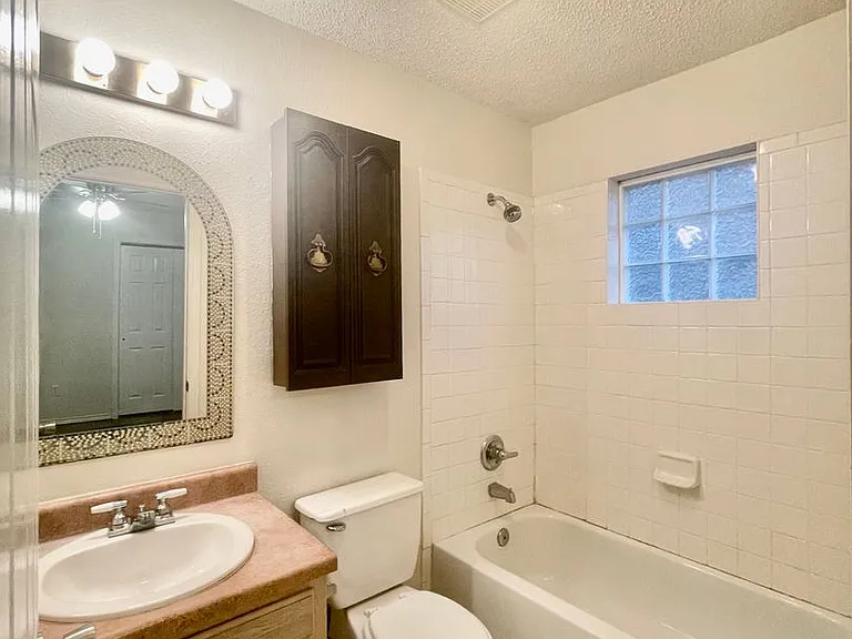 1629 Gordon St — Photo 6