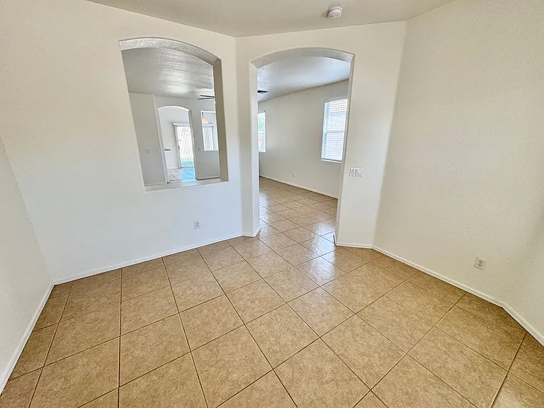 19 S 119th Ave — Photo 10