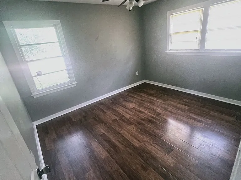 368 Leron Ave — Photo 6