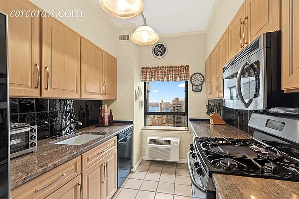 Sold by Corcoran | media 28