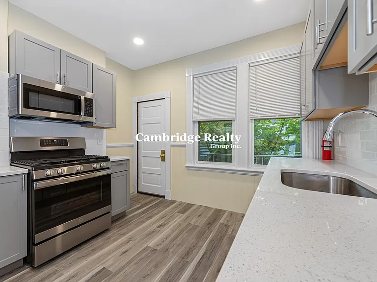 44 Brackett St #3T — Photo 6