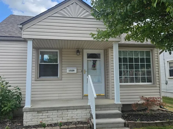 1529 8th St, Wyandotte, MI 48192