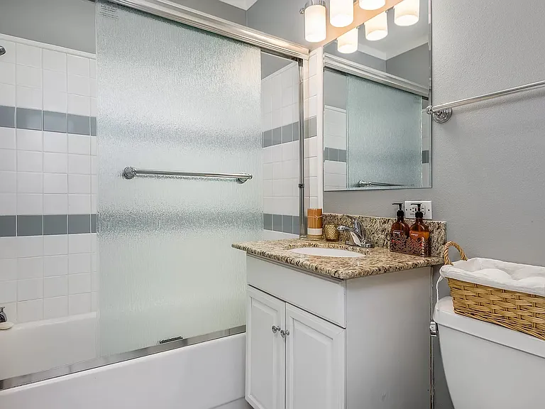 4610 Densmore Ave #6 — Photo 14