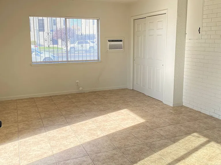 1161 Letts Ave #B — Photo 7