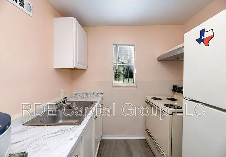 2408 Meyers St #204 — Photo 5