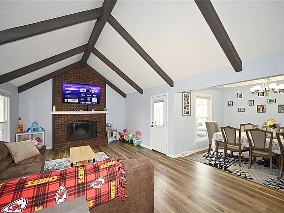 4th image of 406 Woodcrest Dr