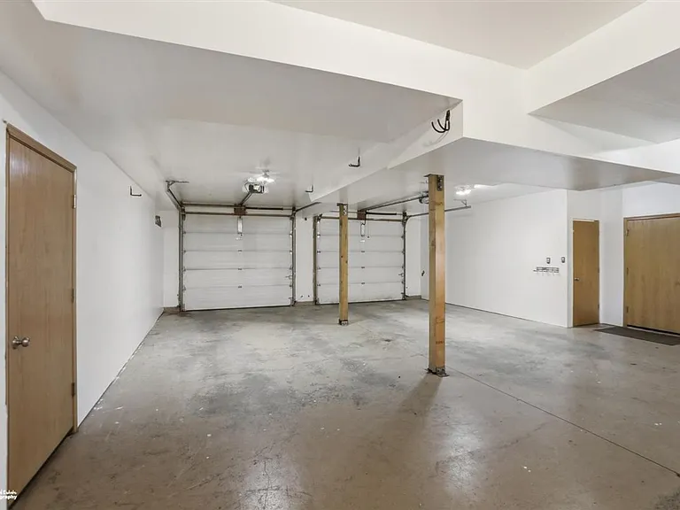 1421 N Landmark Dr — Photo 46