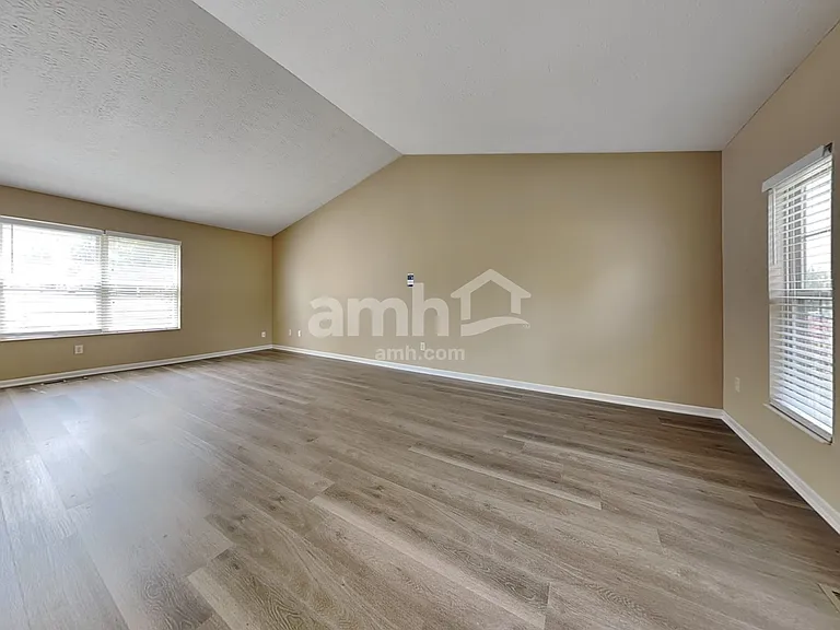 161 Lakeview Dr — Photo 6