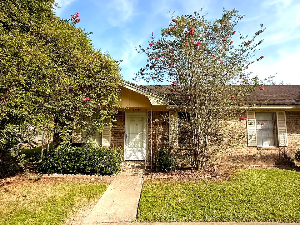 6360 Bedford Dr