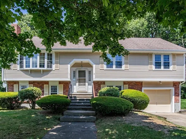 3 Hitching Post Dr, Walpole, MA 02081