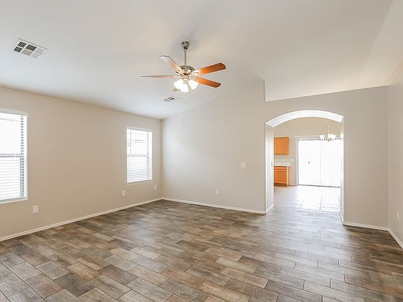 5th image of 1114 E Fraktur Rd