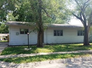 6730 SW Greencastle Dr, Topeka, KS 66619