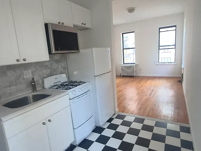 400 E 91st St #2E — Photo 6
