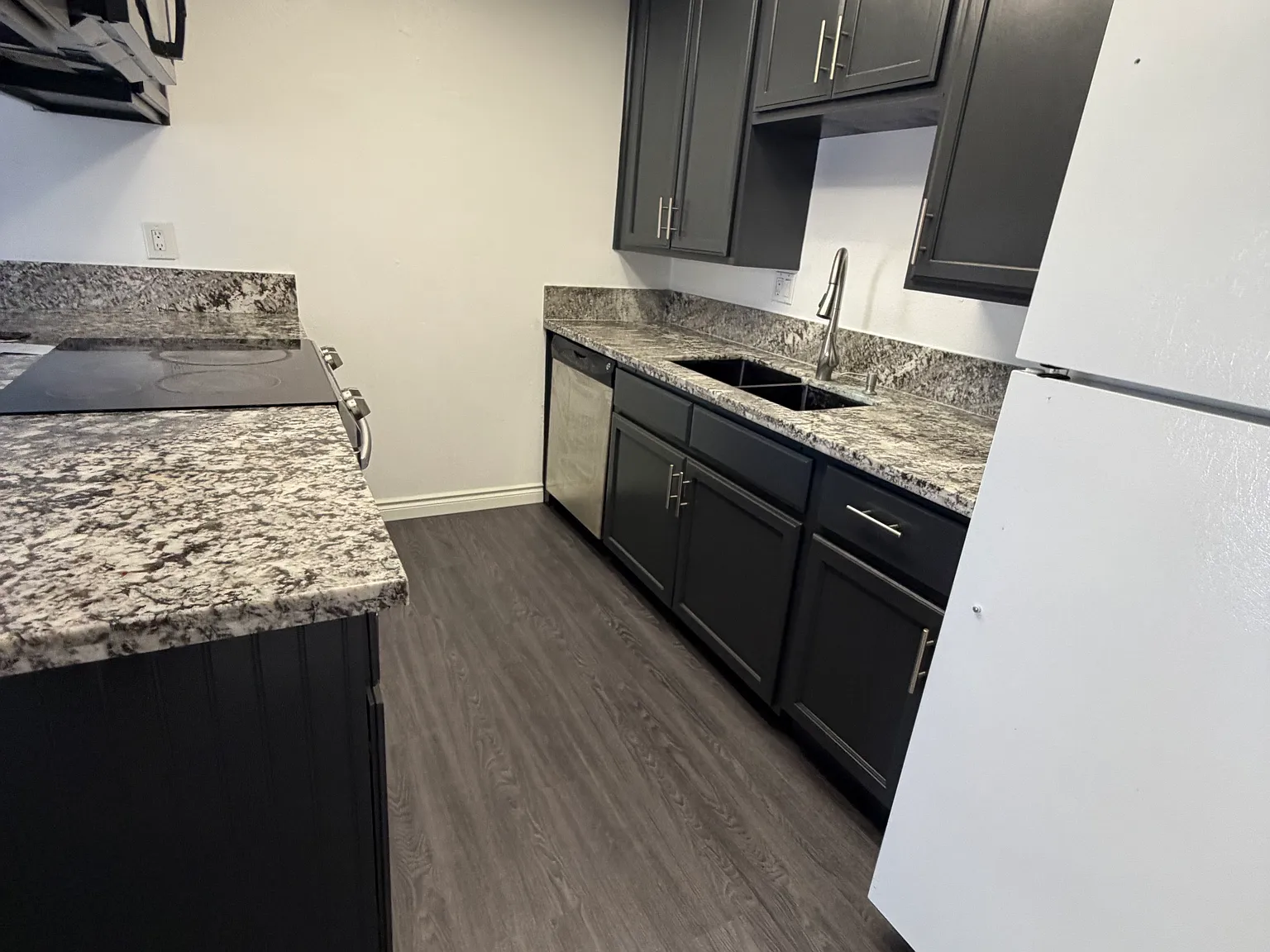 2 bed, 1007 sqft, $2,400 — Photo 1