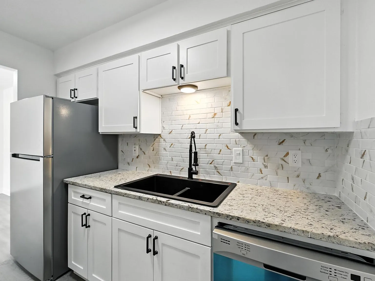 South Crest Apartments — Photo 1