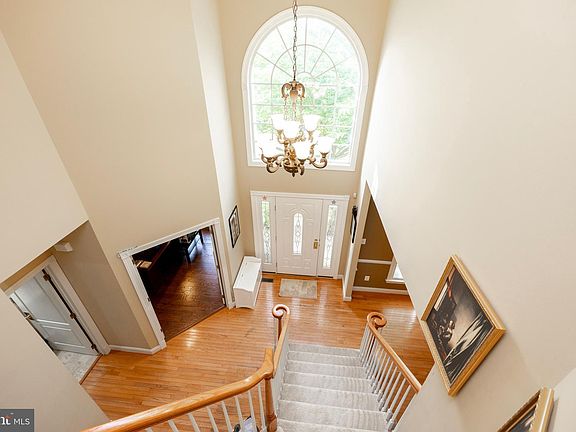 5th image of 217 River Crest Dr