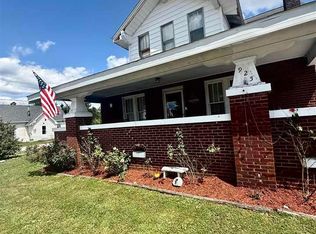 925 S 3rd St, Dugger, IN 47848