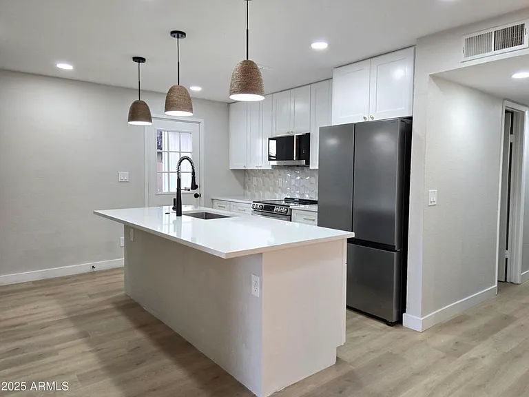 444 E 10th Ave — Photo 3