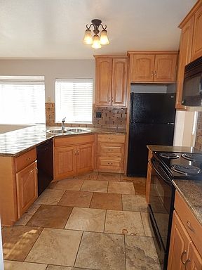4th image of 379 Clydesdale Dr