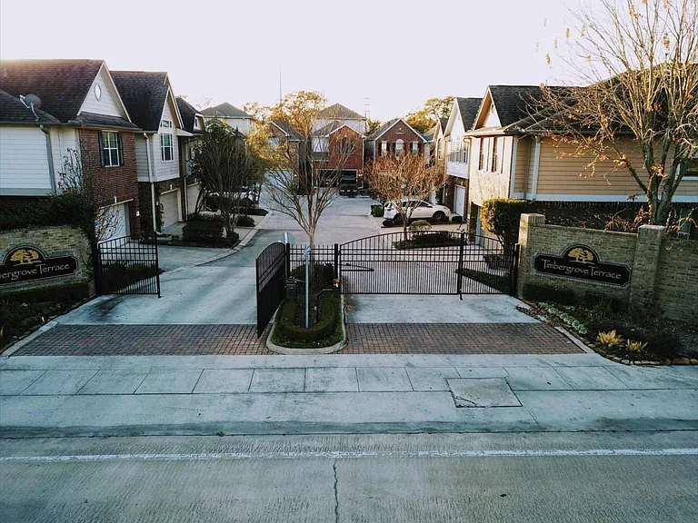 1375 Ella Pl — Photo 9